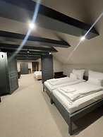 Barka Galéria Hotel és Étterem