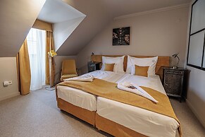 Barka Galéria Hotel és Étterem