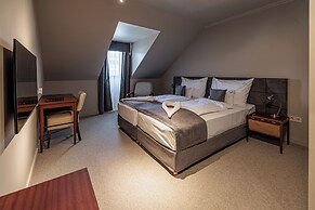 Barka Galéria Hotel és Étterem