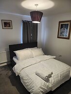 City Centre - 2 Bedrooms - Pet Friendly - Garden