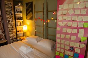 500mbps Wifi Studio 1min From Attiki Metro Station