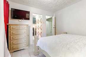 Insight Studio at Csompo Silver Manor