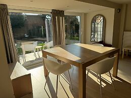 Modern Flat With Garden