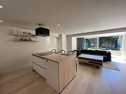 Modern Flat With Garden