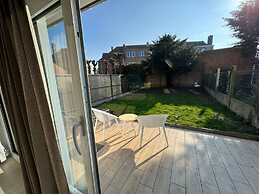 Modern Flat With Garden