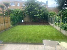 Modern Flat With Garden