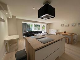 Modern Flat With Garden