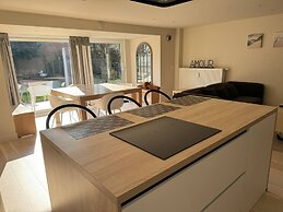 Modern Flat With Garden