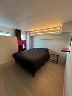 Modern Flat With Garden