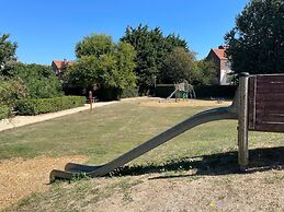 Modern Flat With Garden