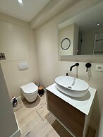 Modern Flat With Garden