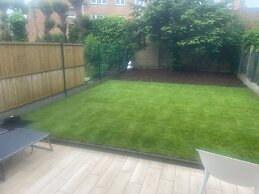 Modern Flat With Garden