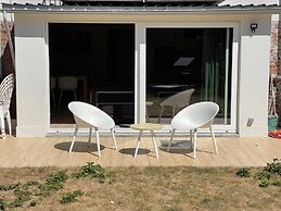 Modern Flat With Garden