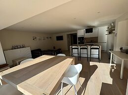 Modern Flat With Garden