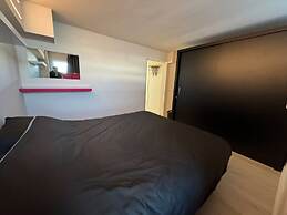 Modern Flat With Garden