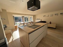 Modern Flat With Garden