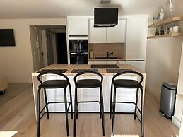 Modern Flat With Garden