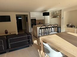 Modern Flat With Garden