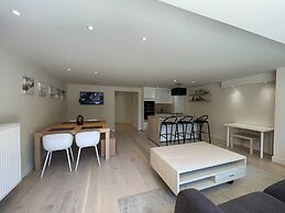 Modern Flat With Garden