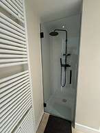 Modern Flat With Garden