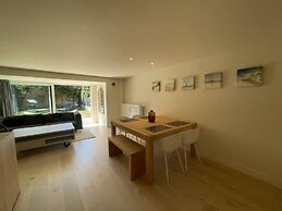 Modern Flat With Garden