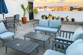 Luxe Condos Complex with Roof Pool