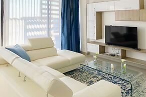 Luxe Condos Complex with Roof Pool