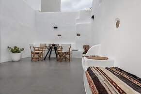 Arch Chora Home Next to the Old Castle