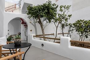 Arch Chora Home Next to the Old Castle