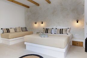 Arch Chora Home Next to the Old Castle