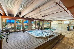 1483 Lakeside 1 Bedroom Condo