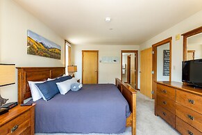 1483 Lakeside 1 Bedroom Condo