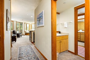 1483 Lakeside 1 Bedroom Condo