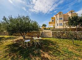 Luxurious Haven Villa With Pool and Mediterranean Garden