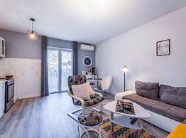 Dazzling Ponikvice Apartment With Balcony