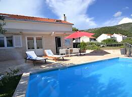 Marvelous Escape Bol Island Villa With Pool