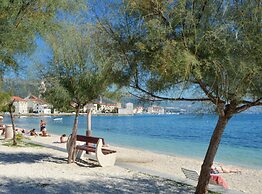 Beachfront Spacious Apartment With Terrace