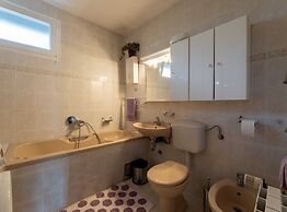 Kasteline Elegant Apartment With Balcony