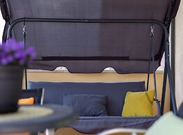 Kasteline Elegant Apartment With Balcony