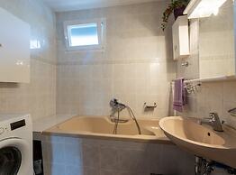 Kasteline Elegant Apartment With Balcony