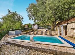 Countryside Idyllic Holiday Home With Pool
