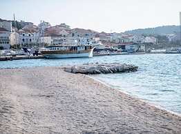 Charming and Cozy Okrug Gornji Apartment With Balcony