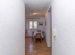 Charming and Cozy Okrug Gornji Apartment With Balcony
