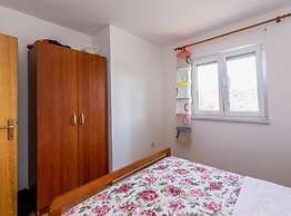 Charming and Cozy Okrug Gornji Apartment With Balcony