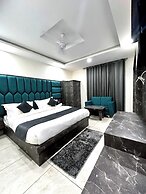 Hotel The Katra Avenue