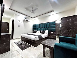 Hotel The Katra Avenue