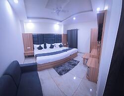 Hotel The Katra Avenue