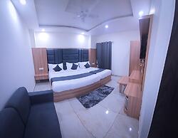 Hotel The Katra Avenue