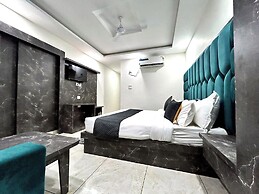 Hotel The Katra Avenue