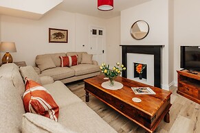 Old Town Cottage - From 350 Per Night